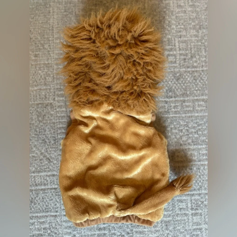 Chrisha lion costume size 18 to 36 months.  VGUC